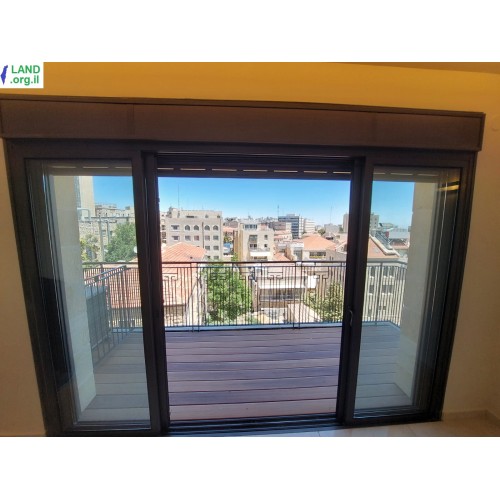 0057 - 2 Rooms, Central Jerusalem, Quiet, 53 sqm, Modern, Balcony, Parking, Fitness Center, Luxury at rock bottom price - 6550 NIS